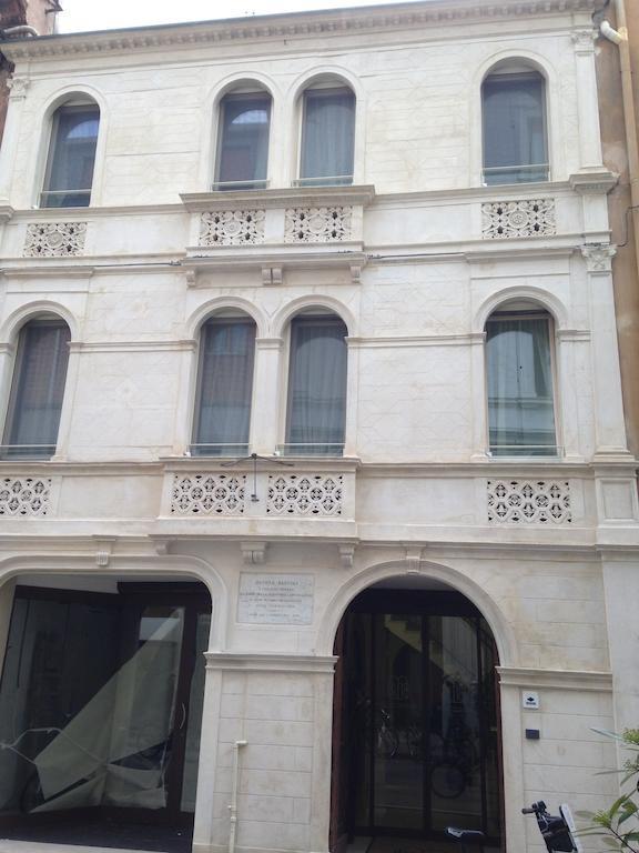 Borgoleoni 18 - Room And Breakfast Ferrara Eksteriør billede